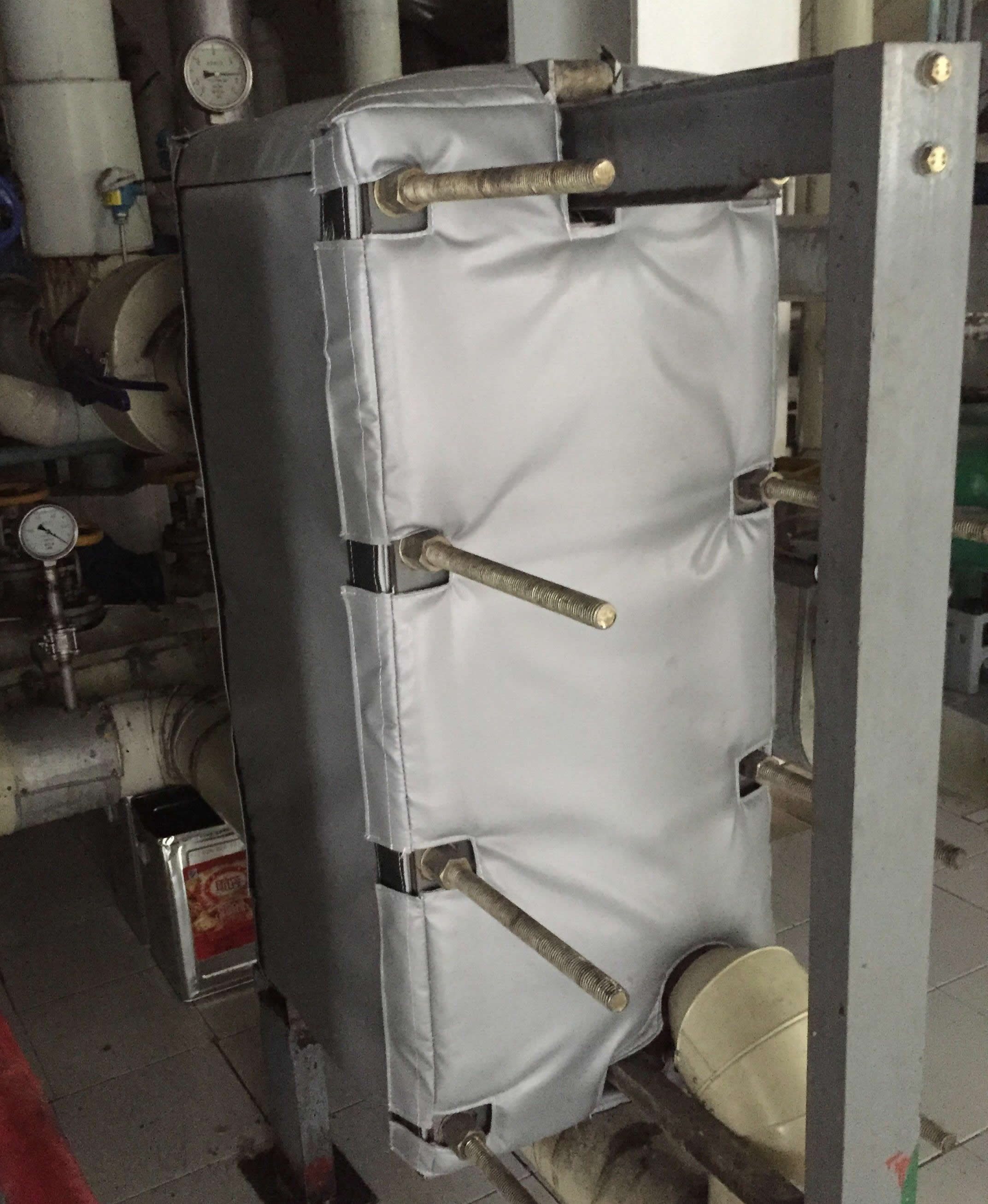 板式<a href=http://www.jsyhl.cn/e/tags/?tagname=%E6%8D%A2%E7%83%AD%E5%99%A8%E4%BF%9D%E6%B8%A9 target=_blank class=infotextkey>換熱器保溫</a>套